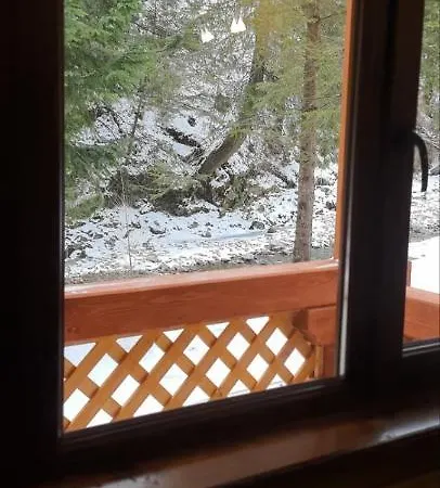 під озером синевир Lägenhet Synevyrsʼka Polyana