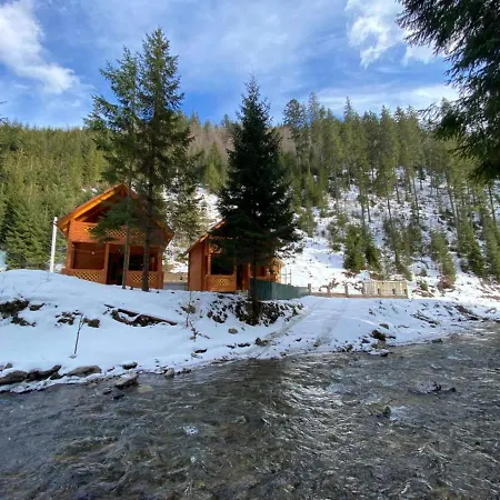 під озером синевир Synevyrsʼka Polyana