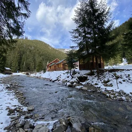 під озером синевир דירה Synevyrsʼka Polyana