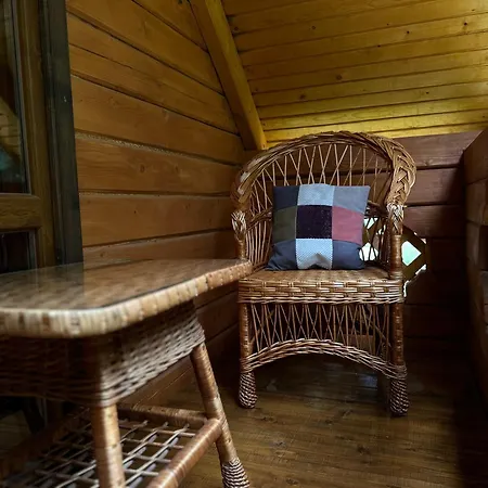 під озером синевир Synevyrsʼka Polyana